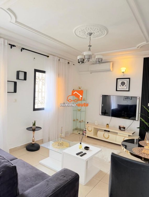 vaste studio meublé à louer au quartier Youpwé