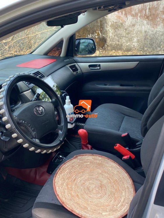 Toyota verso très spacieuse à louer sur Douala et en dehors