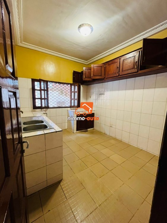 maison à louer à Biyem-assi