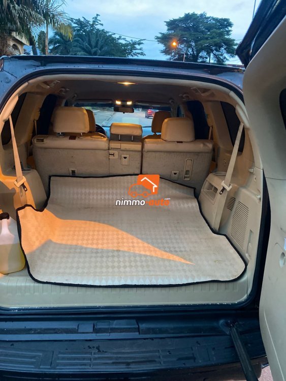 Toyota prado dans un état excellent état à louer dans la ville de Douala