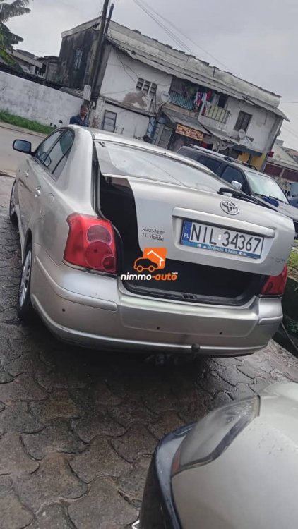 toyota avensis à vendre