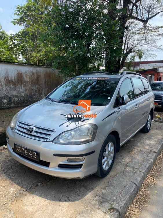 Toyota verso très spacieuse à louer sur Douala et en dehors