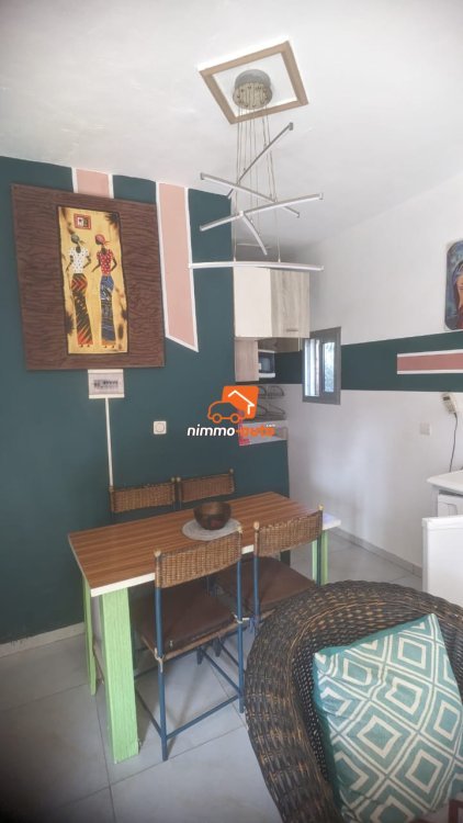 Vaste studio meublé à louer à Akwa