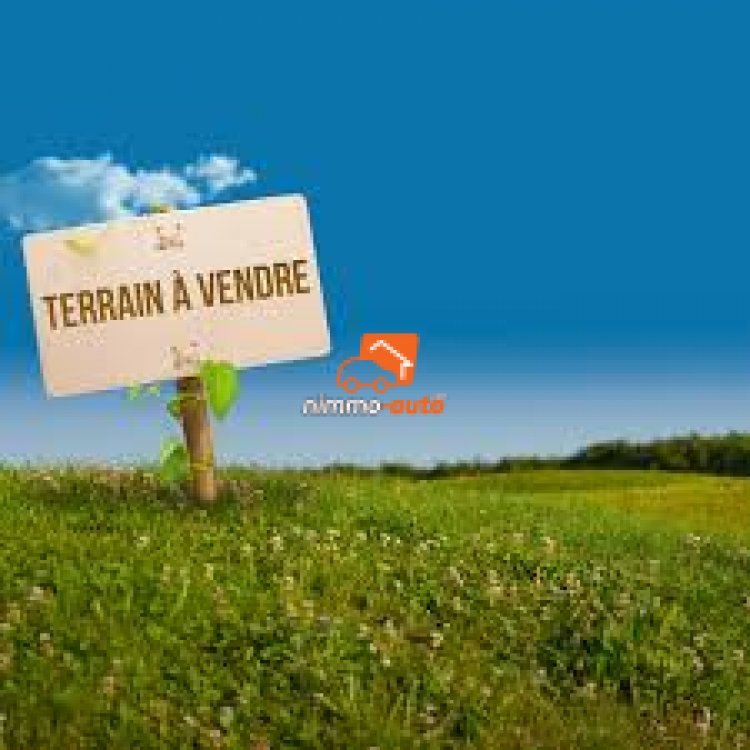 Terrain commercial à vendre à Essos