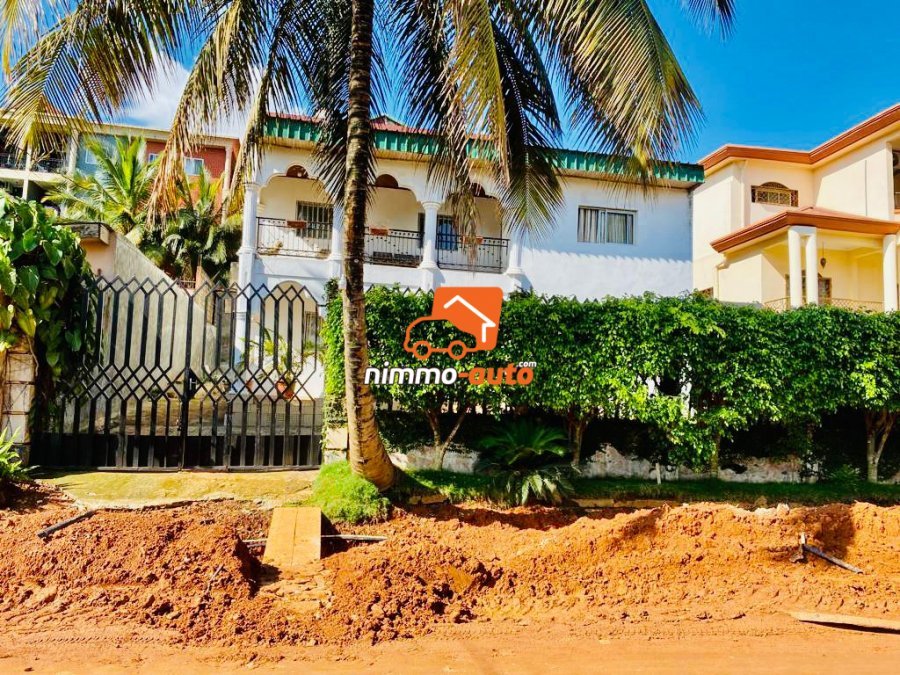 Duplex à vendre au quartier OMNISPORT