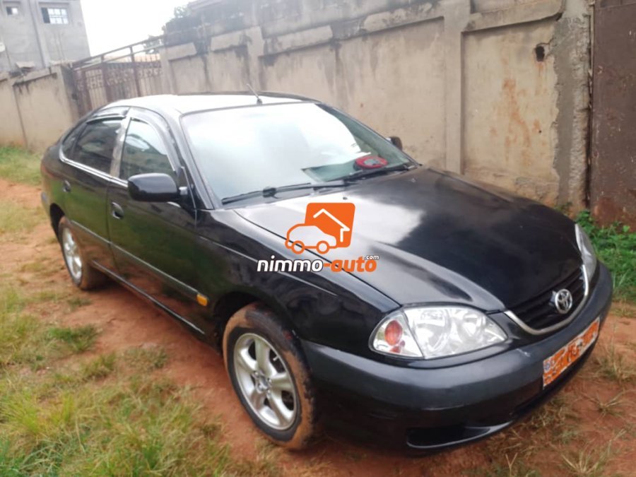 Avensis leafback essence 2002 à vendre