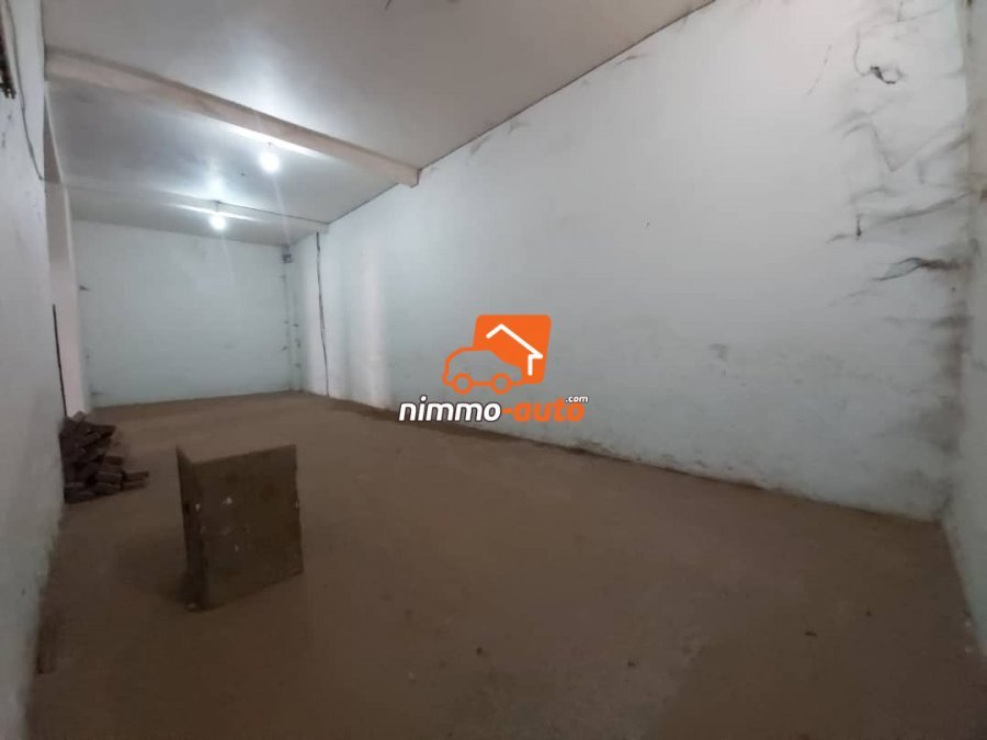 Très Grand Entrepôt de 170m² au Centre-Ville