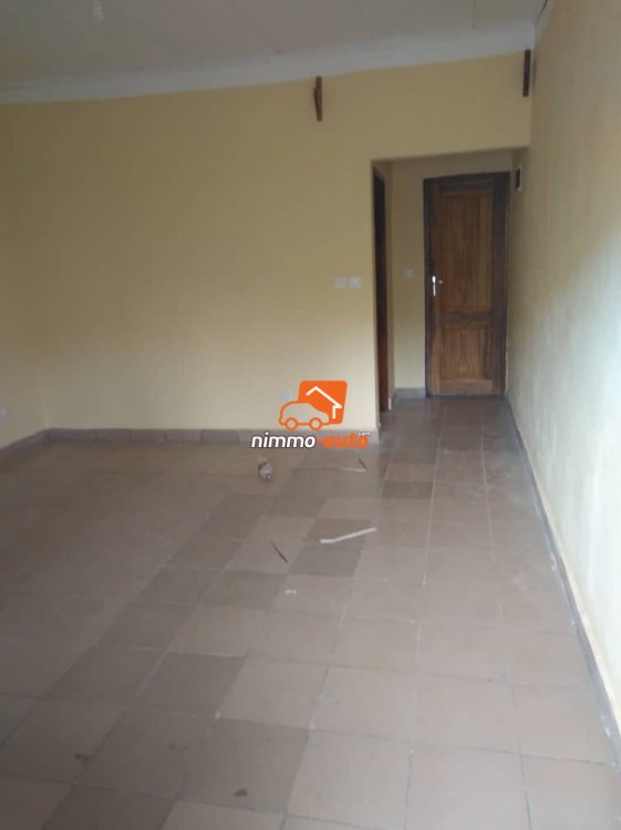 Vaste studio moderne avec bon standing nouvellement construit à Simbock