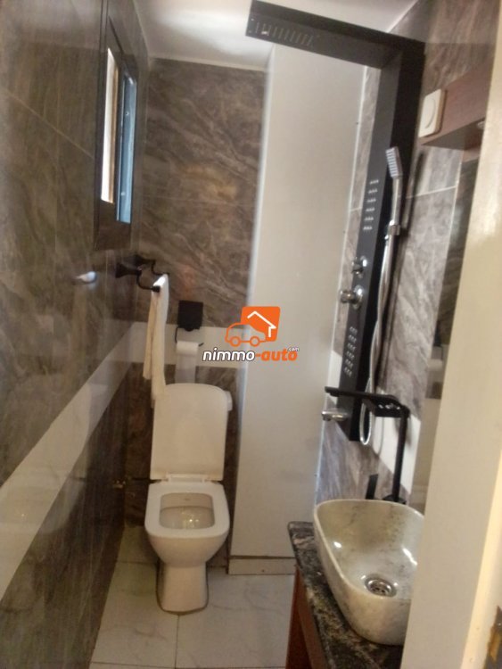 Studio meublé vip à louer à Bonamoussadi santa barbara