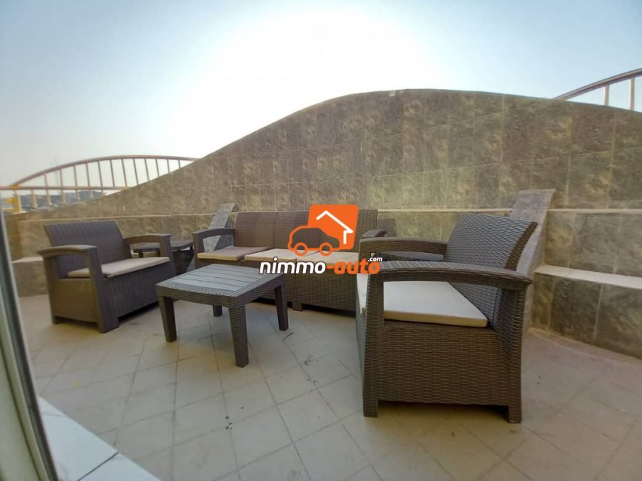 Penthouse (appartement meublé luxueux au dernier étage) à louer à Bastos