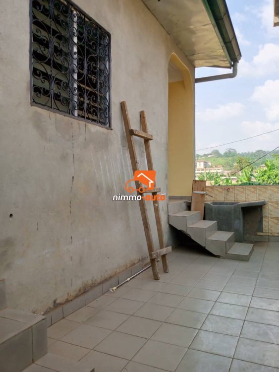Appartement individuel bien spacieux à louer à Efoulan