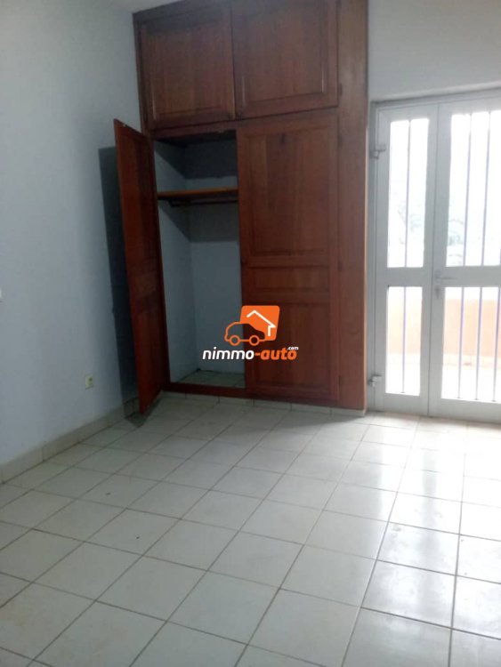 Plusieurs appartements haut standing à Nsimeyong terre rouge