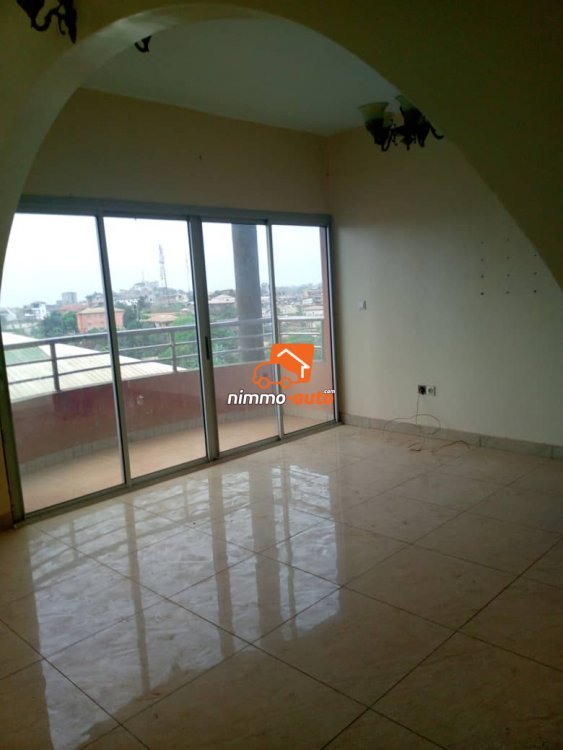 Plusieurs appartements haut standing à Nsimeyong terre rouge