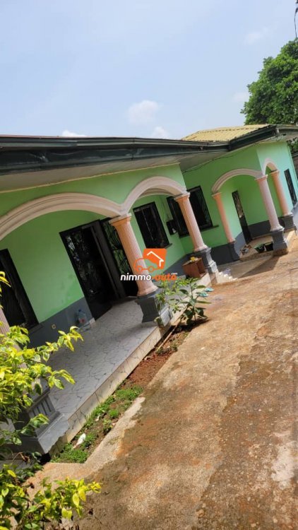 Belle petite maison nouvellement construite à vendre à Mendong