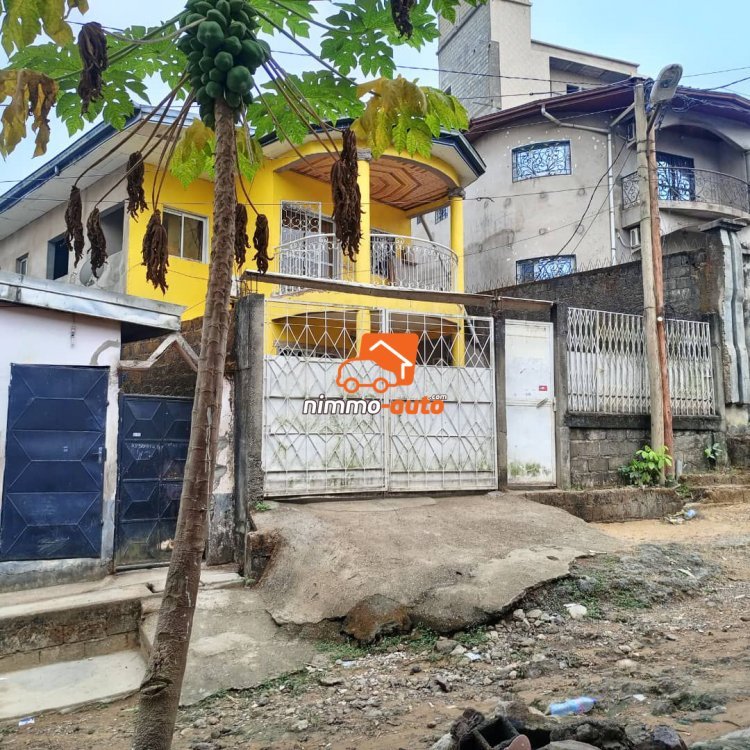 Un duplex à vendre à Makepe