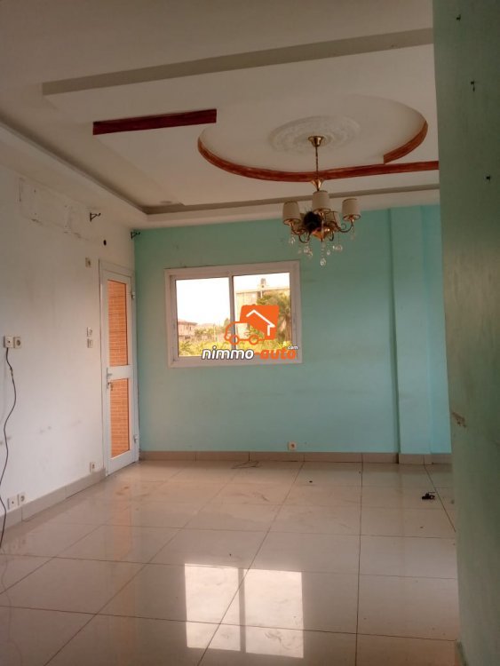A spacious apartment to let at Logbessou