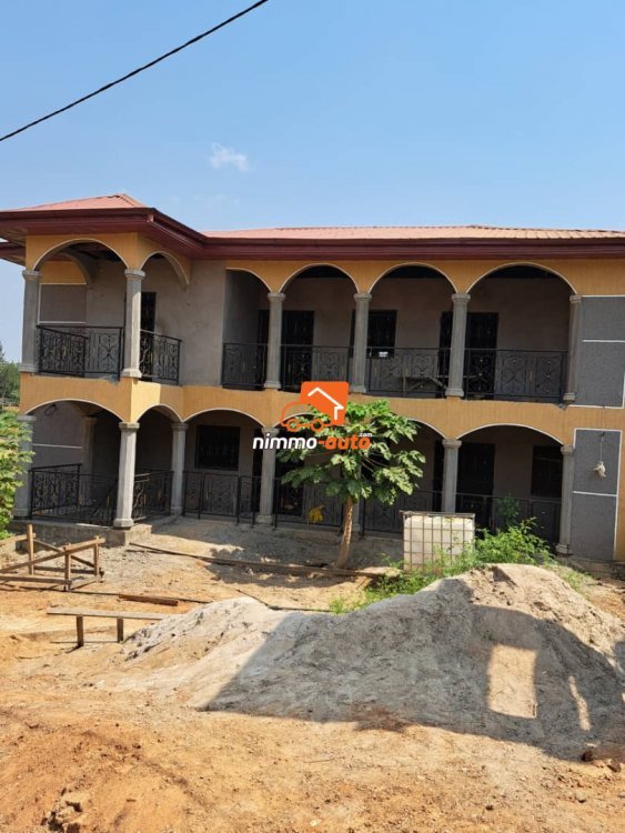 Maison en chantier à vendre après le collège Monti