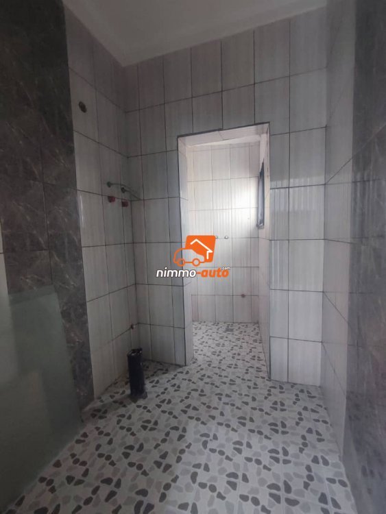 Très beau et vaste studio nouvellement construit à Odza Fecafoot