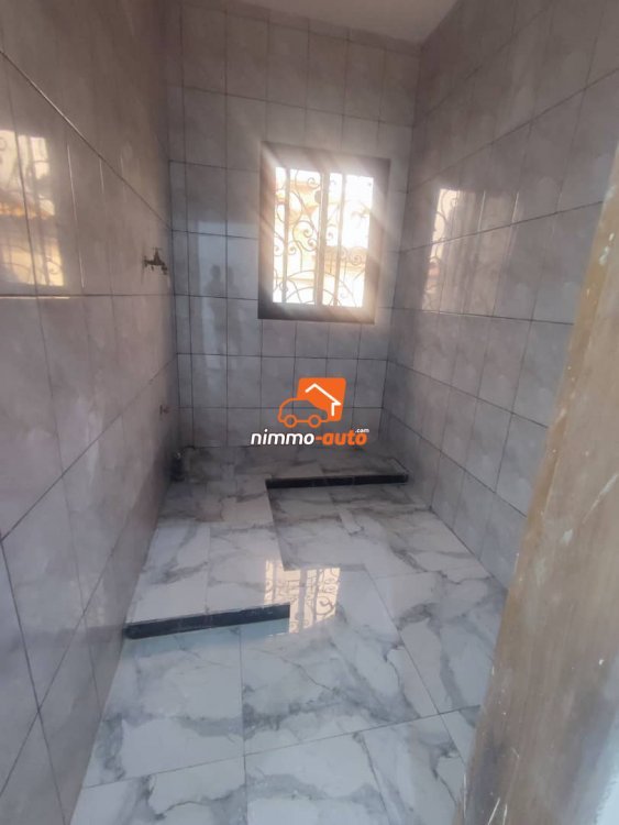 Très beau et vaste studio nouvellement construit à Odza Fecafoot