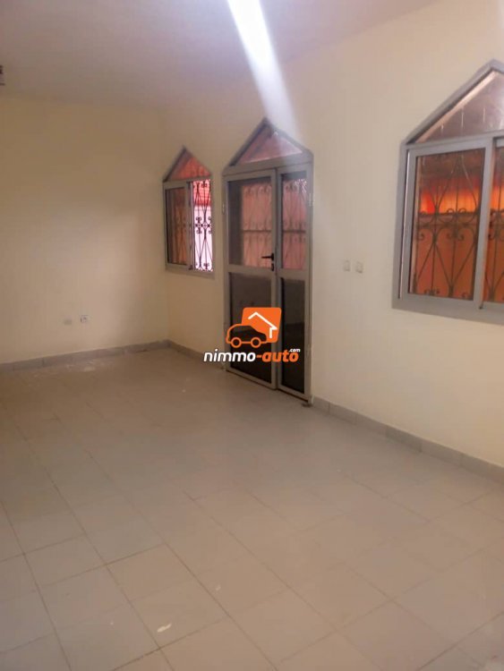 Appartement 2ch en forme de duplex à louer à Ngousso