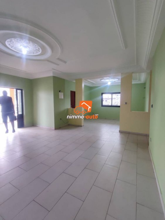 Appartement moderne nouvellement construit à louer à Odza borne10