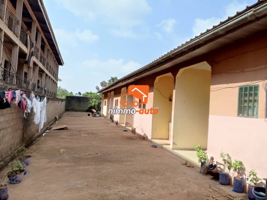 Mini Cité de 920m² à vendre dans un Camp à SOA