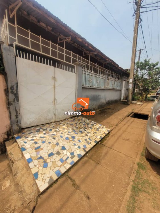 Maison à vendre sur 180m² à Biyem-Assi