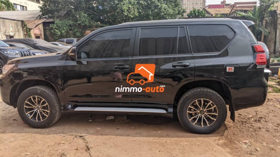 Magnifique Toyota prado à louer avec chauffeur dans la ville et en dehors de la ville de Yaoundé