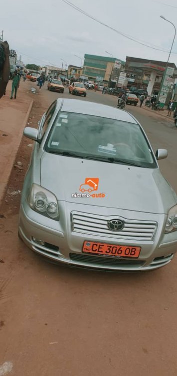 Toyota avensis à louer dans la ville et en dehors avec ou sans chauffeur