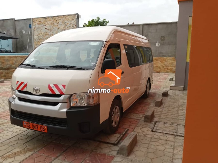 Minibus Toyota Hiace à louer