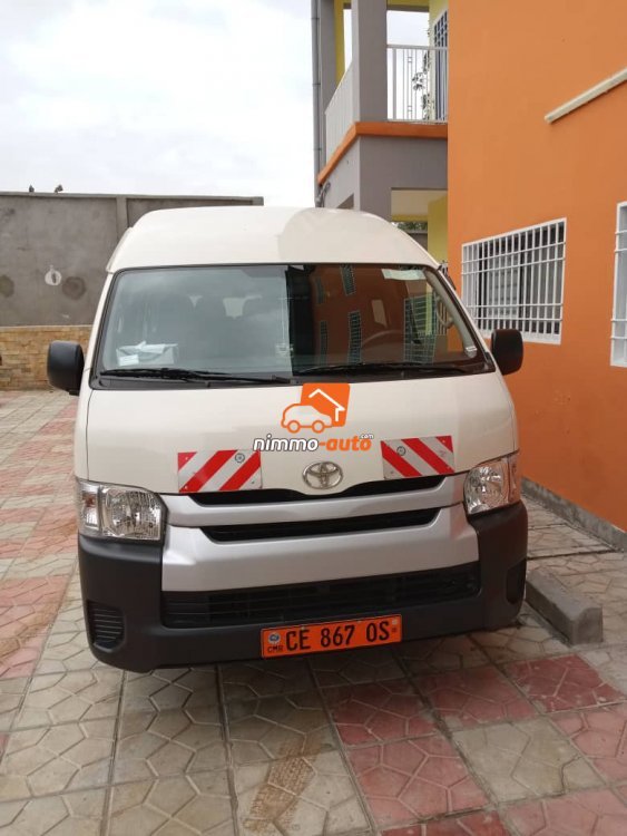 Minibus Toyota Hiace à louer