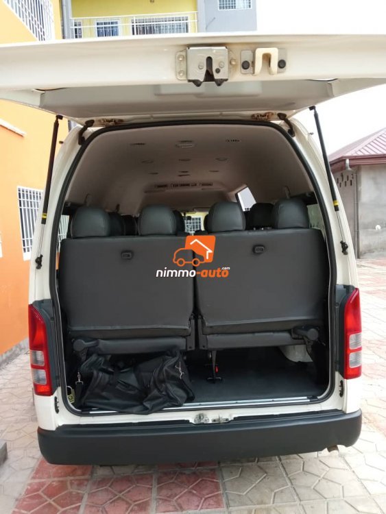 Minibus Toyota Hiace à louer