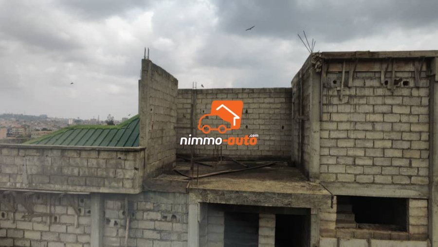 Très bel immeuble à vendre à biyemassi