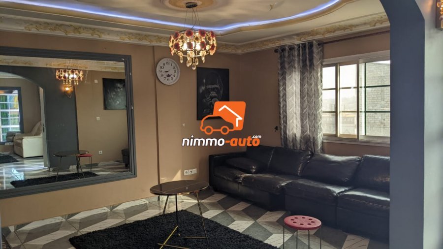 Appartement meublé luxueux de 3 chambres situé à Mendong