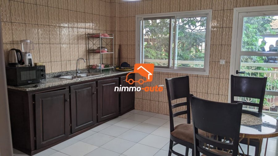 Appartement meublé luxueux de 3 chambres situé à Mendong