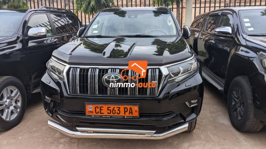 Toyota Prado de couleur noire a louer dans la ville de Yaoundé et en dehors