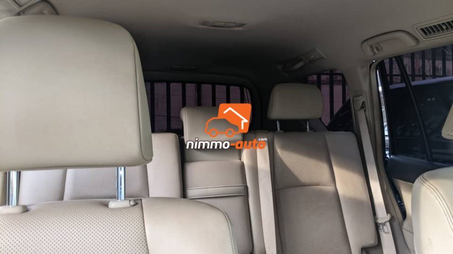 Toyota Prado de couleur noire a louer dans la ville de Yaoundé et en dehors