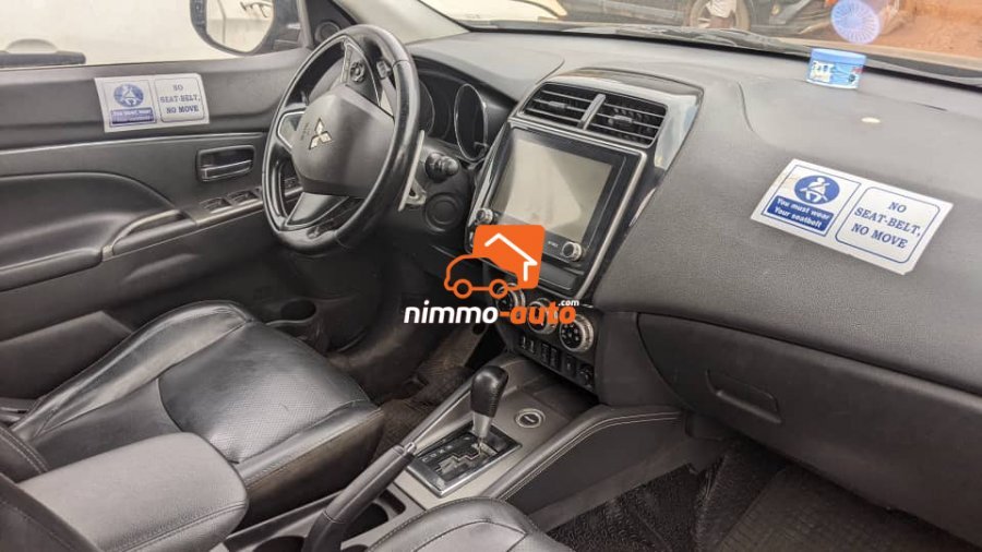 Magnifique voiture de luxe à louer à Yaoundé et en dehors de marque Mitsubishi