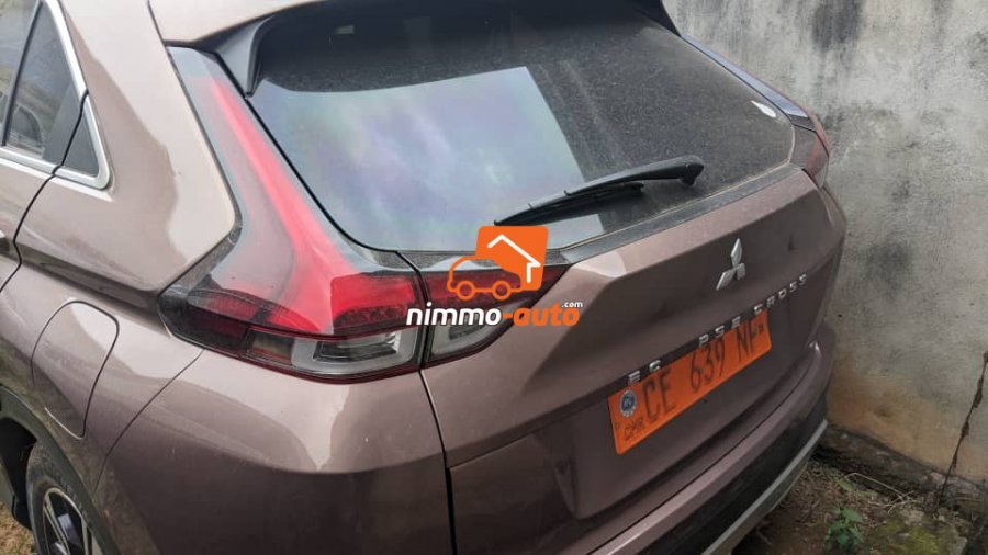 magnifique voiture de luxe a Yaoundé a votre disposition pour vos séjours et vos tourismes dans la ville et hors ville