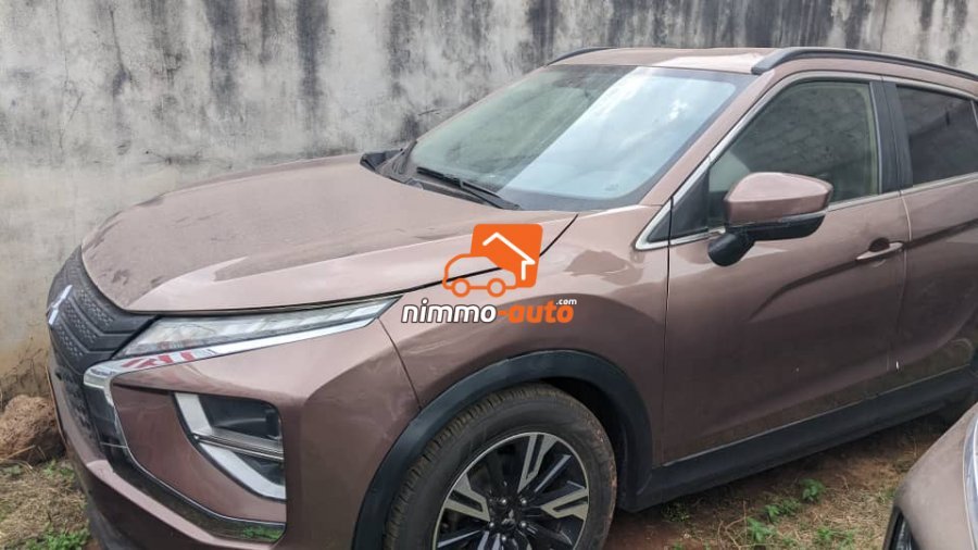 magnifique voiture de luxe a Yaoundé a votre disposition pour vos séjours et vos tourismes dans la ville et hors ville