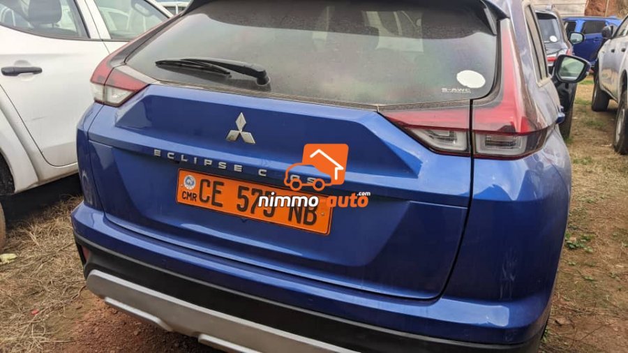 Magnifique voiture de marque sortie Cami disponible pour vos locationss