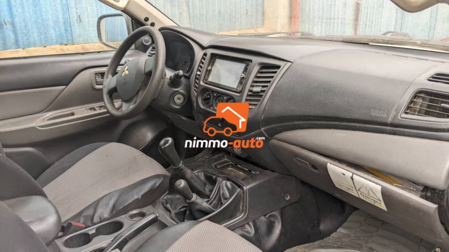 Pick up de marque Mitsubishi à l'état neuf parfait pour tout déplacement en dehors et à l'intérieur de la ville de Yaoundé