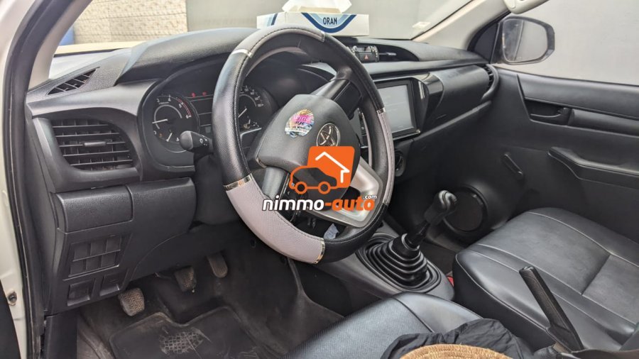 Toyota Hilux à louer pour vos déplacements avec chauffeur