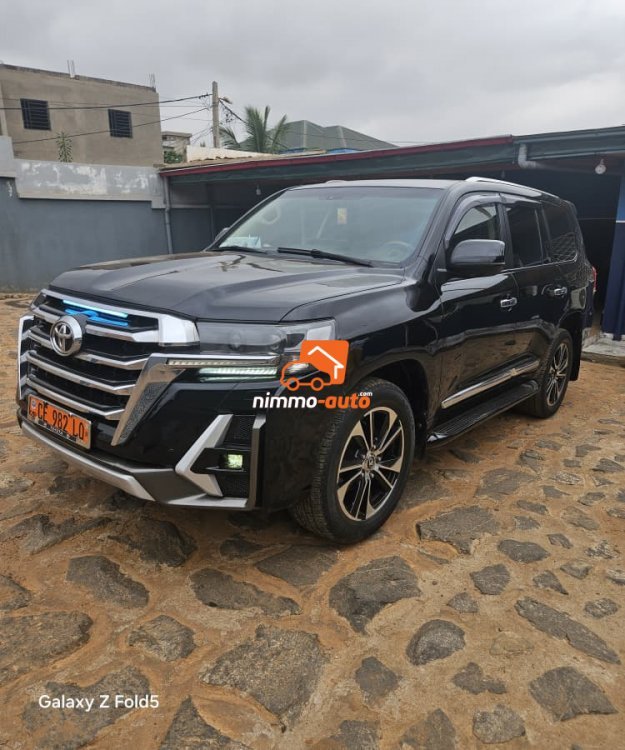 Magnifique Toyota Landcruiser en parfait état pour location avec chauffeur
