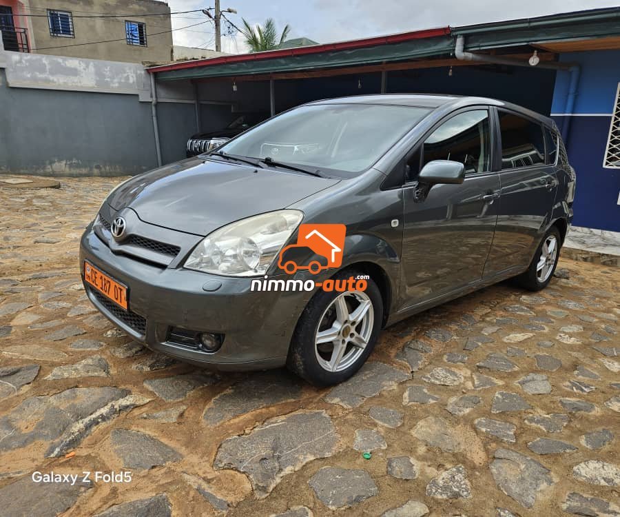 Toyota Corolla verso 7 places à seulement 45000 la journée avec chauffeur