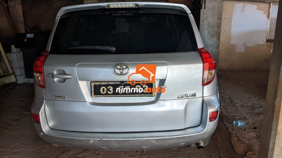 Rav 4 avec chauffeur à louer dans la ville de Yaoundé et en dehors