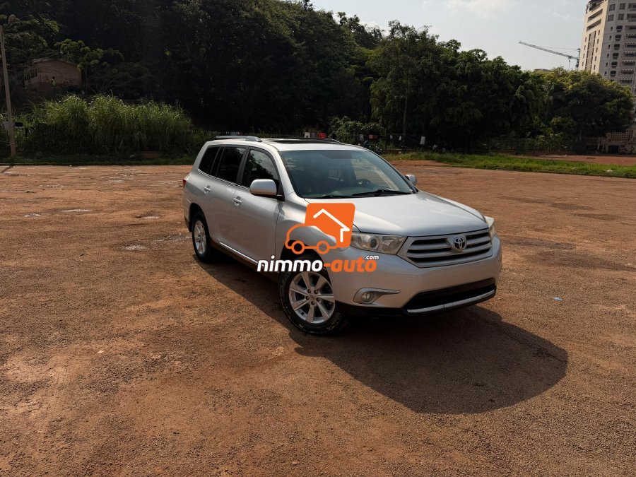 Highlander en parfait état à louer pour tous vos séjours à un prix imbattable