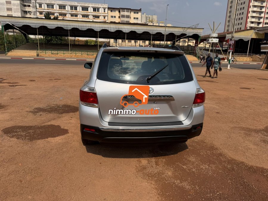 Highlander en parfait état à louer pour tous vos séjours à un prix imbattable