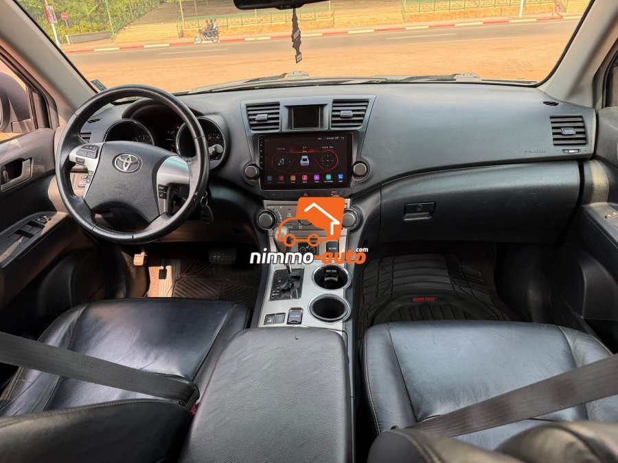 Highlander en parfait état à louer pour tous vos séjours à un prix imbattable