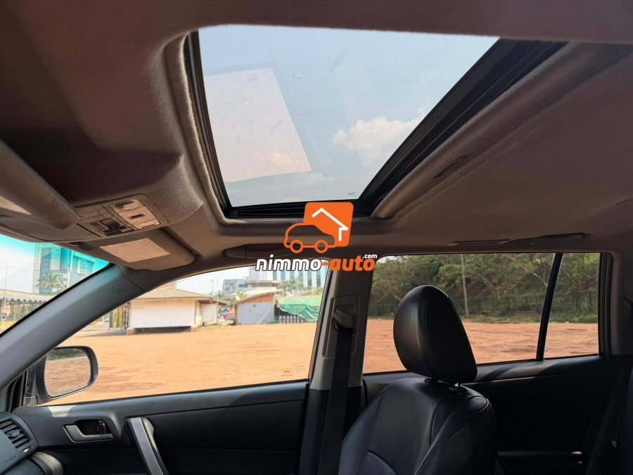 Highlander en parfait état à louer pour tous vos séjours à un prix imbattable